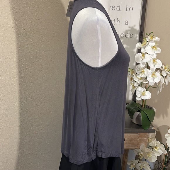 Gray Sleeveless Tank Top - Picture 2 of 4